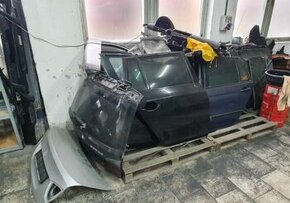 BMW dvere kufor E46 E60 E61 E90 E91