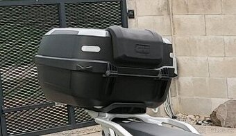 Predám horný kufor (topcase) Givi B45+