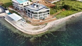 Predaj luxusného apartmánu (S6) priamo na pláži s parkovacím