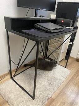 Stolík