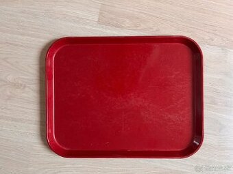 Jedálenské tácky Camtray Cambro