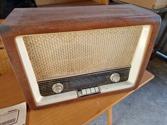 Predám vintage rádio Tesla Kantáta 526A
