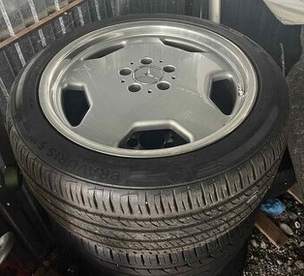Elektróny na Mercedes