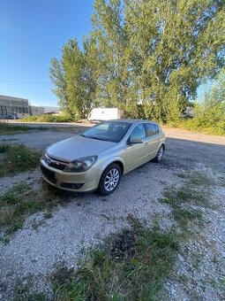 Opel Astra 1.6 77kw (poškodený motor)