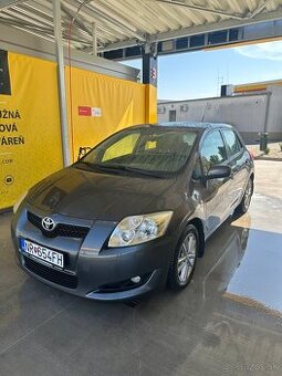Auris 1.6 l benzin - 6.999,- EUR