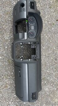 Predám pristrojovu dosku Volkswagen Golf 5 (2003–2008)