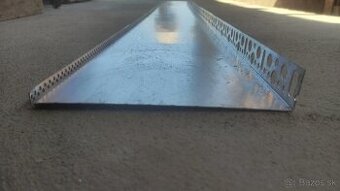 Profil soklový zakladací z Al 220/1,0mm 2,5m