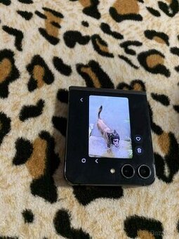 Samsung galaxy z flip5g