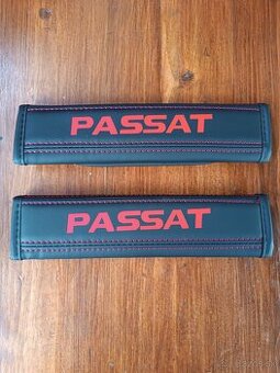 Predám kožene návleky na bezpečnostný pas s logom Passat