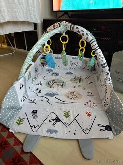 Podložka na hranie s hrazdou