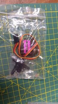 Mikro serva s kovovymi prevodmi MG90S s prislusenstvom