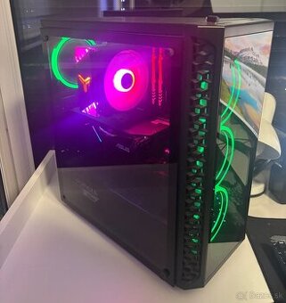 Herny pocitac bez monitora s hernou myšou