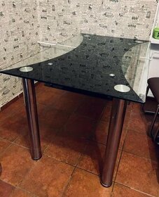 jedálenský stôl 140x85 sklo /čierna kombinácia - kovové nohy