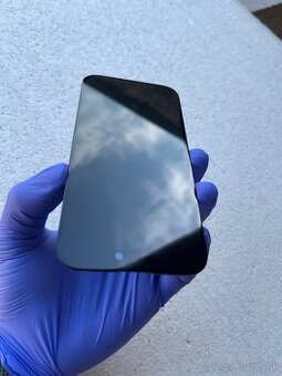 Kúpim poškodený iPhone 15