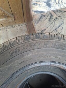 Pneu 205/70 R15 C - 1