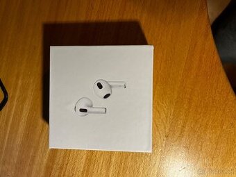 AirPods 4