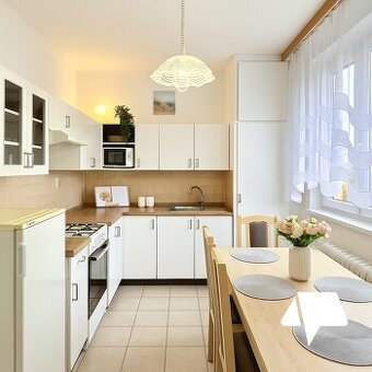 Predaj veľký 2-izbový byt Nitra- Centrum, balkón a pivnica, 