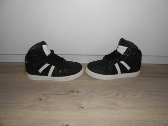 Predam len vyskusane GORE-TEX moto topanky HELD s vibramovou