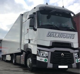 Vodič kamiónu s chladiarenským návesom práca  po Slovensku