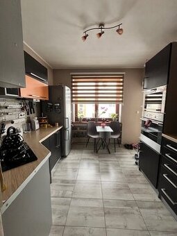 Exkluzívny predaj – priestranný 3-izbový zariadený byt v tic