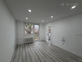 Kompletne zrekonštruovaný 2i byt s KK, 34m2 + balkón, Karpat