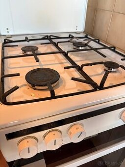 Plynový sporák s rúrou Amica