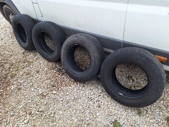 Predám letné pneumatiky gumy na dodávku 215/70 R15C