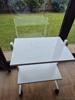 Prirucny stolik plechovy, biely