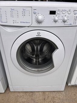 Pracka indesit na 7kg