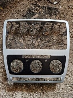 Rámik okolo radia a radiacej páky Škoda