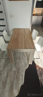 Jedalensky stol so stolickami