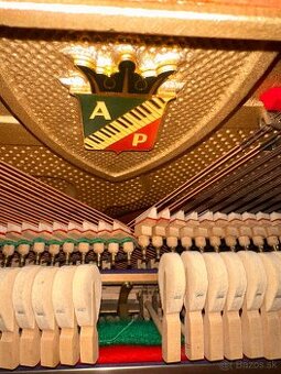 Predam pianino PETROF