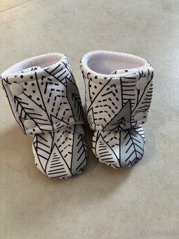 Hand made capacky - velkost 6-9mes.