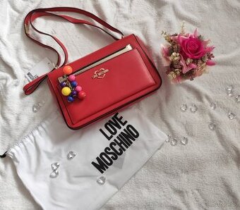 Love Moschino