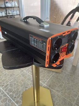 Auto invertor 12 V → 220 V