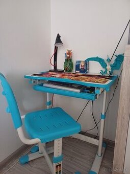 Rostoucí stolik a stolicka plus postel