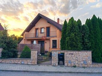 Štýlový dvojgeneračný 5-izb. dom, bazén,  Trenčianska Turná