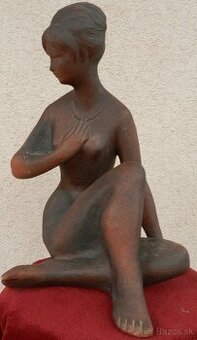 Zbierka starožitných sošiek z porcelánu