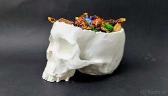 Halloweenová lebka s cukríkm