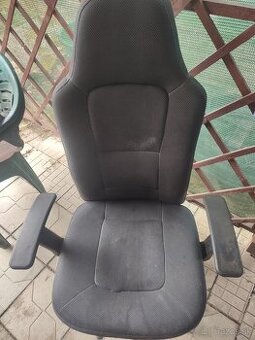 Študentská stolička