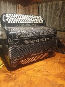 Italský knoflíkový akordeon Stradella Cooperativa