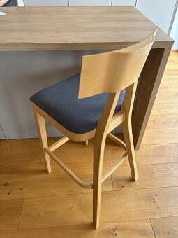 2ks drevených barových stoličiek