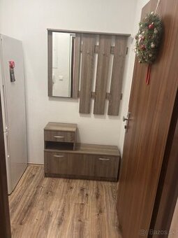 Predsieňová zostava do menších priestorov