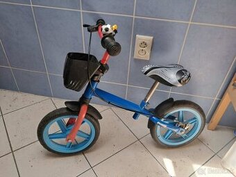 Detske odrazadlo modre so zadnou brzdou, gumenne kolesa.