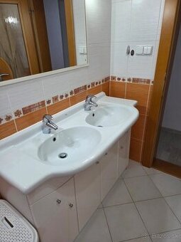 Kúpeľňové umývadlo