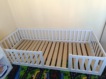 Posteľ so zabranou 200x90