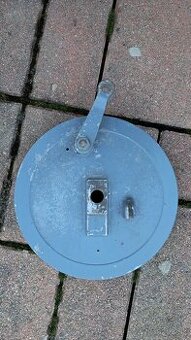 Brzdový štít kývačka