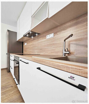 CENTRUM menší 2i byt / BB / HORNÁ / ZARIADENIE /balkón