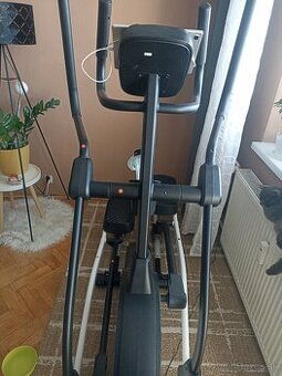 Elipticky trenažér