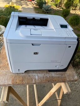 2x HP LaserJet P3015 stav náplne čierna 70% a 80%